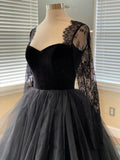 Gothic Long Sleeves Tulle Wedding Dress Lace Appliques Sweep Black Wedding Gown 2023 Sweetheart Tiered Bridal Dress
