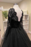 Gothic Long Sleeves Tulle Wedding Dress Lace Appliques Sweep Black Wedding Gown 2023 Sweetheart Tiered Bridal Dress
