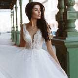 Elegant Long V-Neck Wedding Gowns Sleeveless Appliques Flowy Tulle Backless Bridal Dresses Sexy Wedding Dress For Women