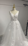 Line Backless Wedding Dresses V-neck Custom-made Court Train Appliques Sleeveless Robe De Mariée Engagement Plus Size