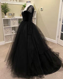 Gothic Long Sleeves Tulle Wedding Dress Lace Appliques Sweep Black Wedding Gown 2023 Sweetheart Tiered Bridal Dress